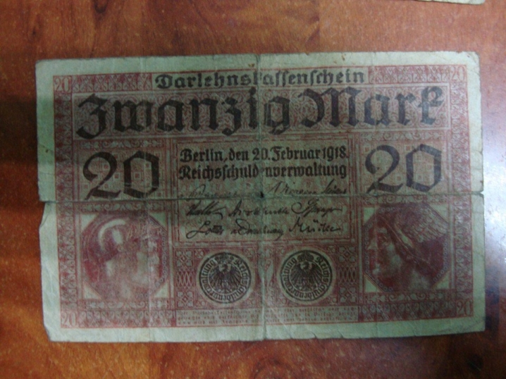 Громадянин Молдови намагався перевезти за кордон старовинні німецькі банкноти