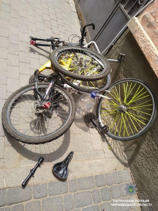 У Чернівцях затримали крадіїв велосипедів