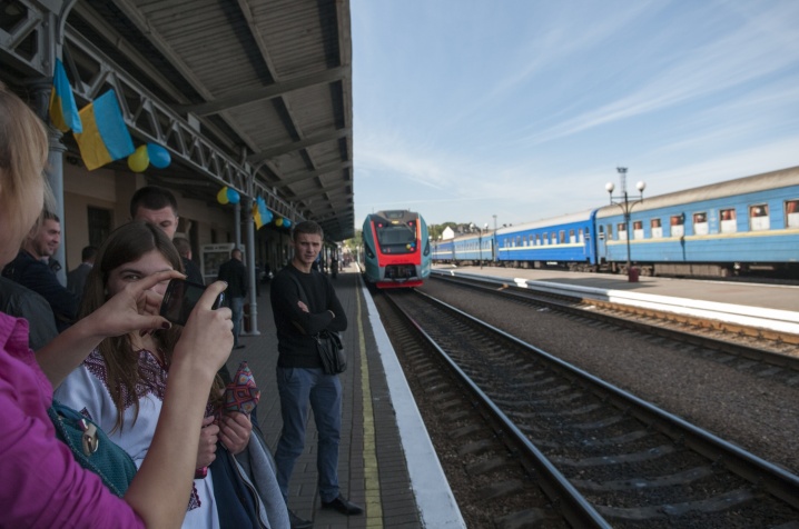 Потяг "Чернівці-Львів", на який не продавали квитки, був переповнений