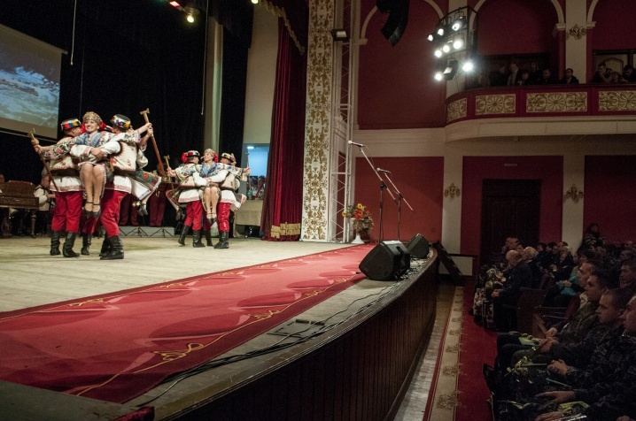 Чернівецьких вояків привітали концертом