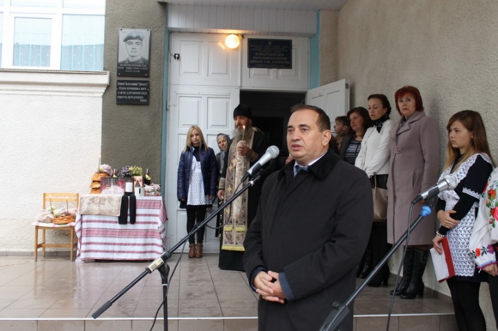 На Буковині встановили ще одну меморіальну дошку загиблому герою