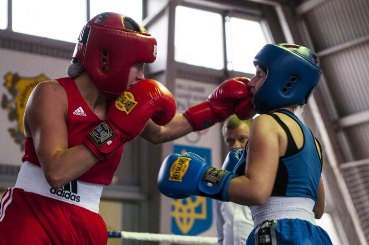 У Чернівцях боксують жінки з усієї України