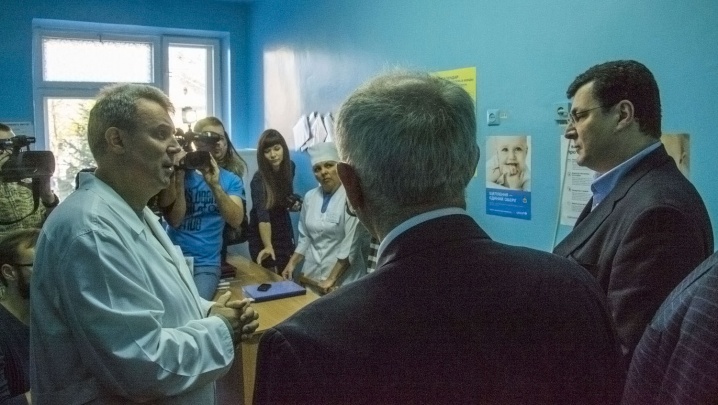 Квіташвілі на Буковині відвідав сільську амбулаторію та дитячу поліклініку