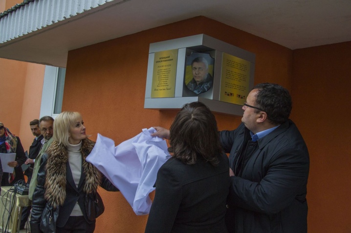 У Чернівцях встановили меморіальну дошку росіянину, який загинув за Україну