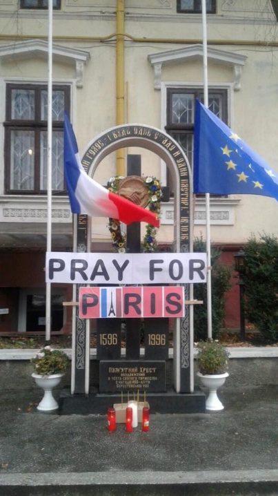 Чернівчан запрошують на спільну молитву за загиблими у Парижі