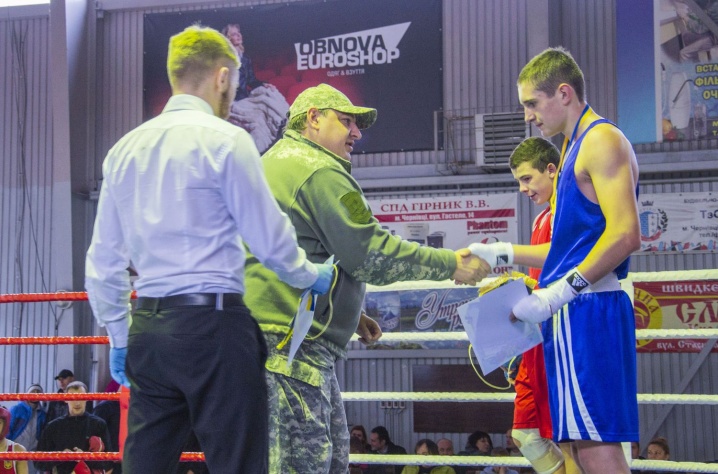 Два дні у Чернівцях боксували на честь Захисників України