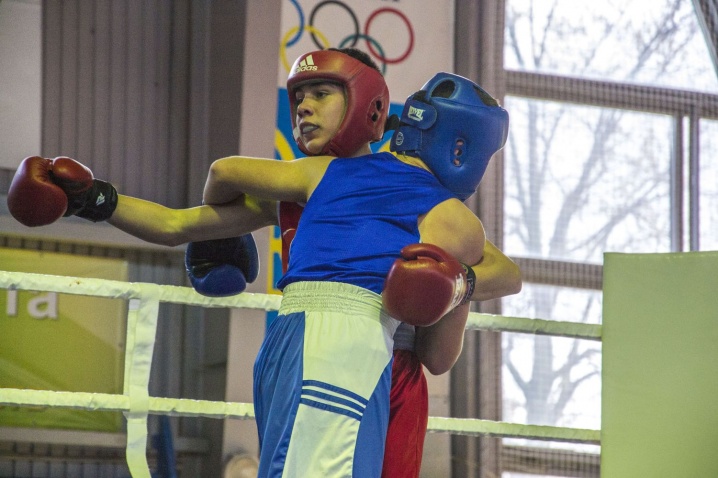 Два дні у Чернівцях боксували на честь Захисників України