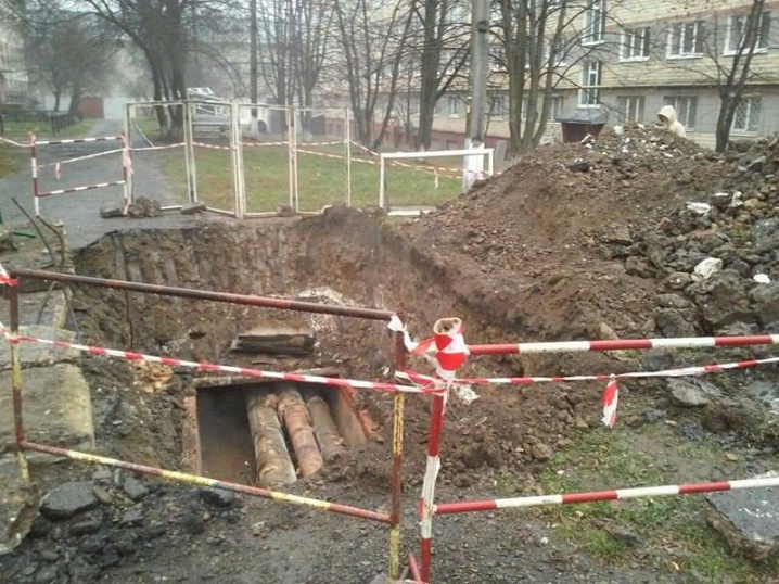 У Чернівцях у студмістечку прорвало теплопровід У Чернівцях у студмістечку прорвало теплопровід