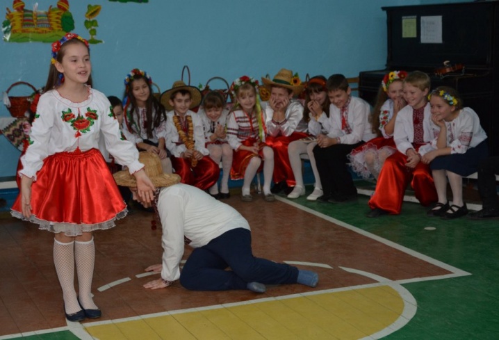 Школярі торгували випічкою і прикрасами, аби допомогти дітям Луганщини