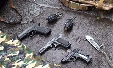 Поліція затримала 17-річного хлопця, який розгулював центром Києва з гранатами та пістолетами 
