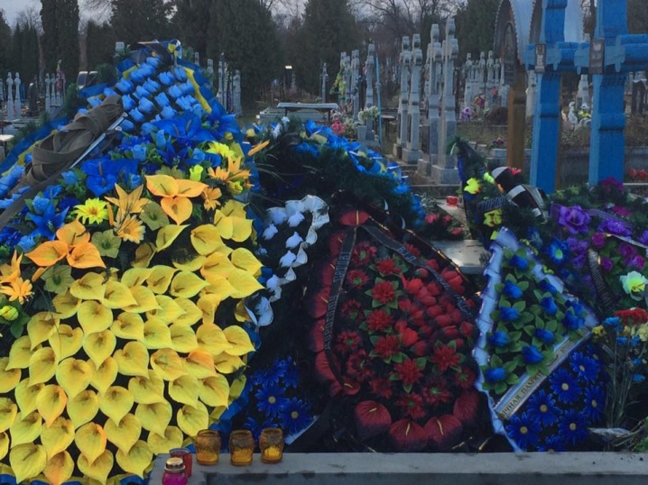 Героя Володимира Бузенка похоронили біля його батька