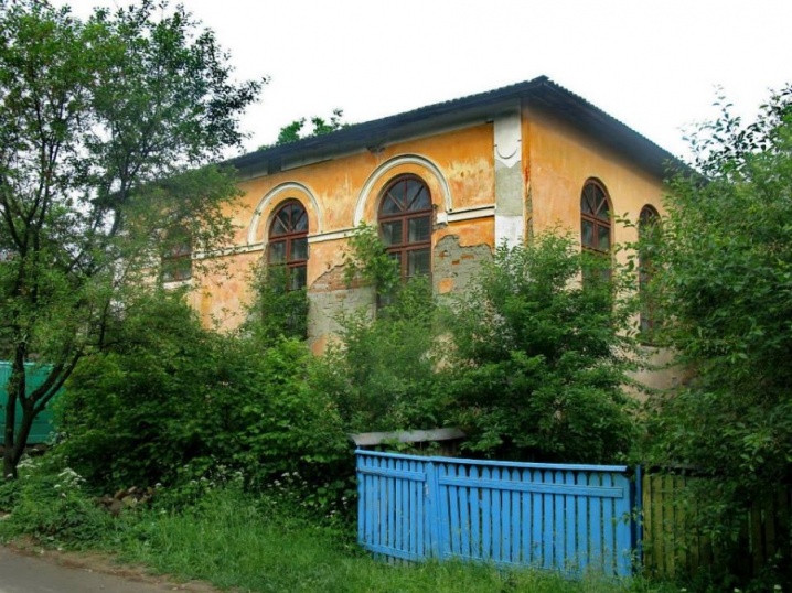 Відомий мандрівник зібрав світлини синагог зі всієї України, серед них чимало чернівецьких