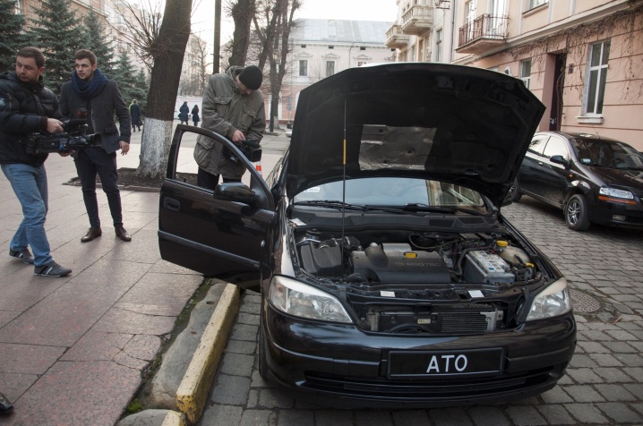 Чернівецькі волонтери придбали бійцям АТО автівку
