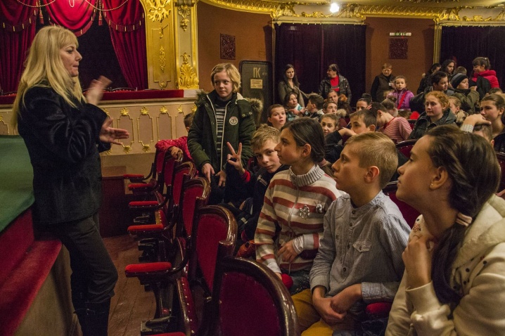 Дітям з обмеженими можливостями у Чернівцях подарували казкову виставу