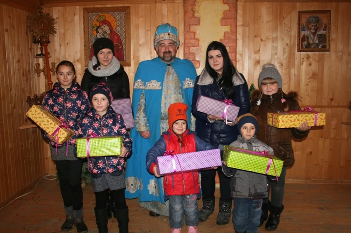 Дітки, батьки яких загинули в АТО, побували у маєтку святого Миколая