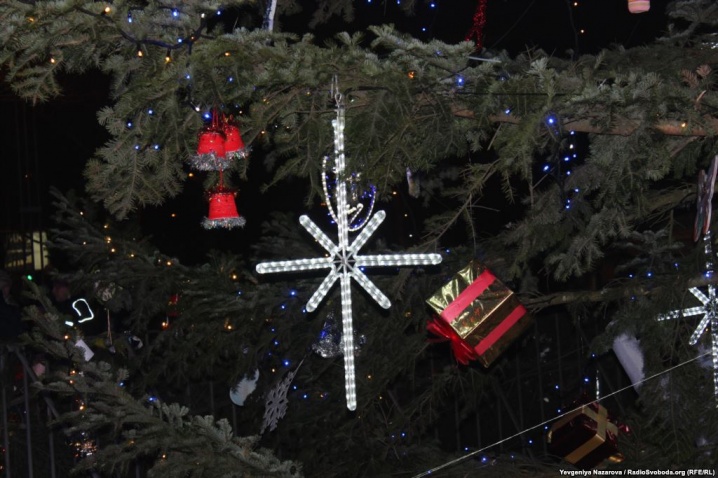 Буковинська ялинка радуватиме мешканців Запоріжжя, а опісля грітиме атовців Буковинська ялинка радуватиме мешканців Запоріжжя, а опісля грітиме атовців