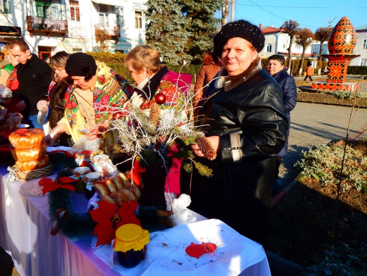 У Вижниці на благодійному Різдвяному ярмарку зібрали 4 тисячі гривень