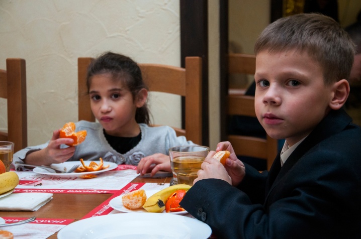 Вихованці дитячих будинків Буковини потрапили у різдвяну казку
