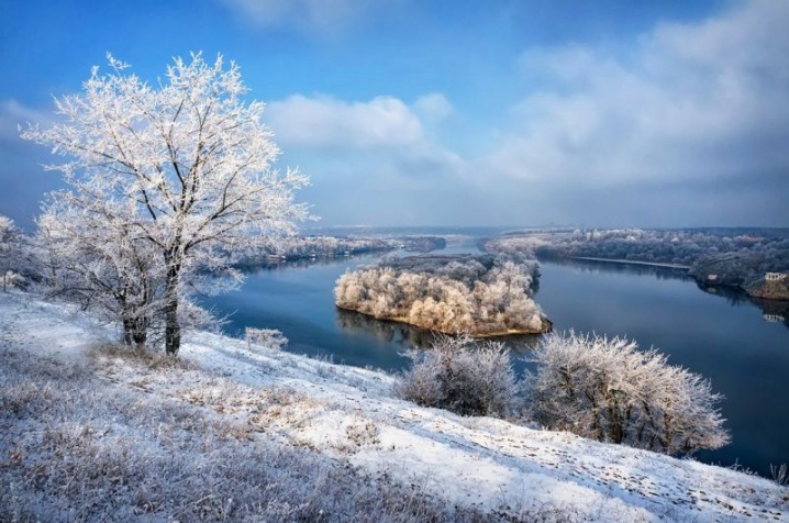 Світлина резиденції ЧНУ потрапила до 24 вражаючих фото зимової України