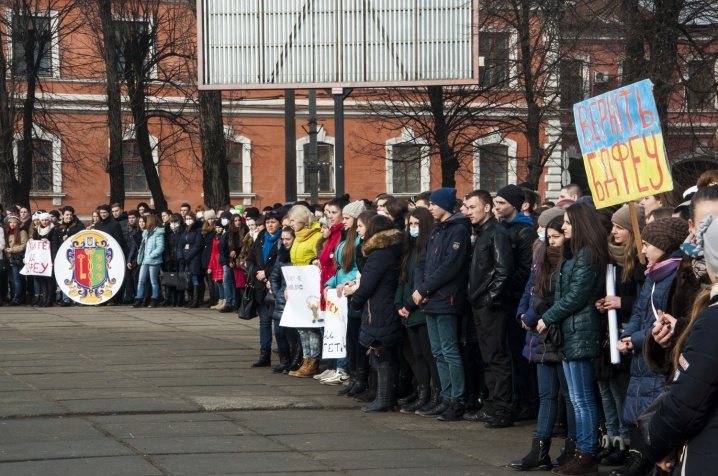 Студенти БДФЕУ влаштували на Соборній площі флешмоб