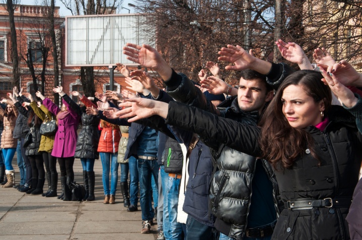 Студенти БДФЕУ влаштували на Соборній площі флешмоб