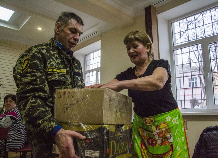 Буковинські волонтери готують смаколики бійцям на передову