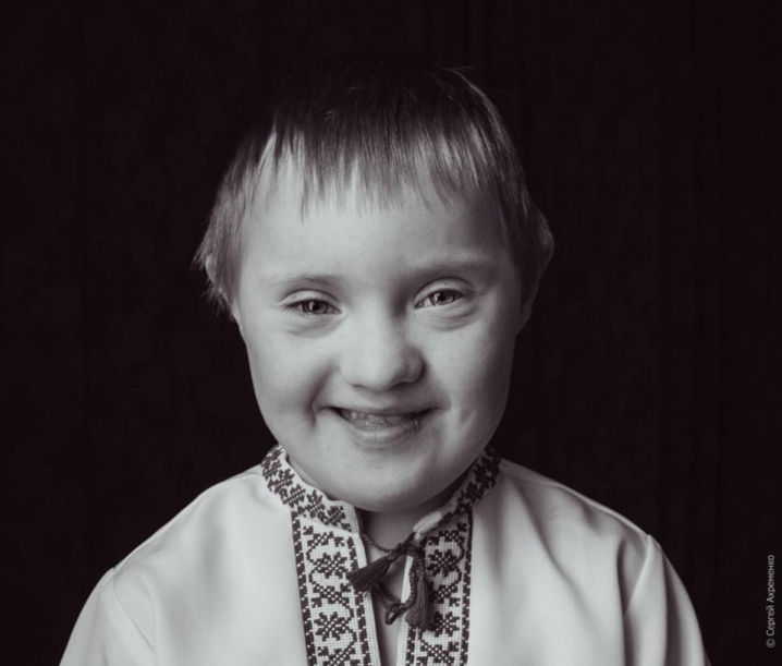 Чернівецький фотограф створив серію світлин із «сонячними дітьми»