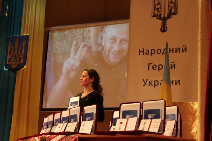 Волонтери у Чернівцях нагороджували Героїв України