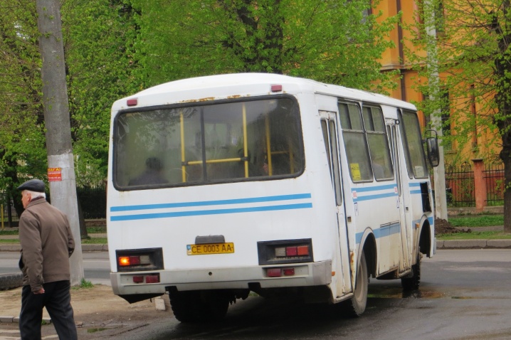 У маршрутках Чернівців перестали безкоштовно перевозити пільговиків