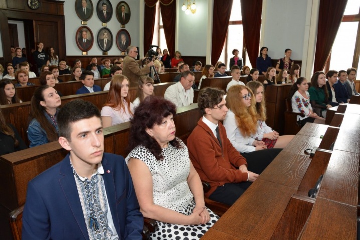 Чернівецькі школярі здобули 86 призових місць на Всеукраїнських олімпіадах і конкурсах