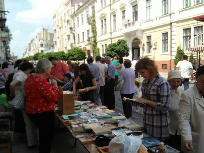Волонтери продавали книги, щоб допомогти пораненому атовцю 