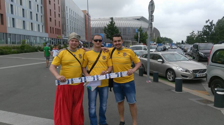 Чернівчани «засвітилися» на матчі Євро-2016: «Німеччина-Україна»