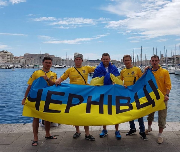 Чернівчани у Франції вболівають за збірну України