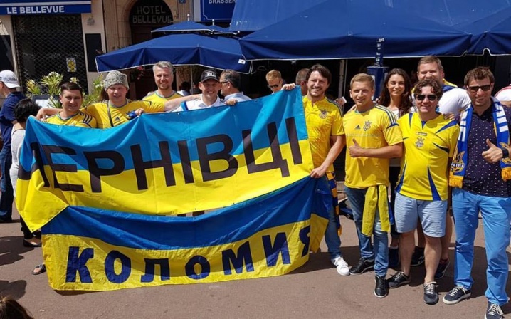 Чернівчани у Франції вболівають за збірну України