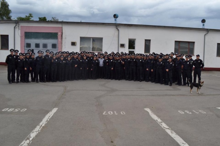 Чернівецьким патрульним присвоїли звання – тепер вони лейтенанти і капрали