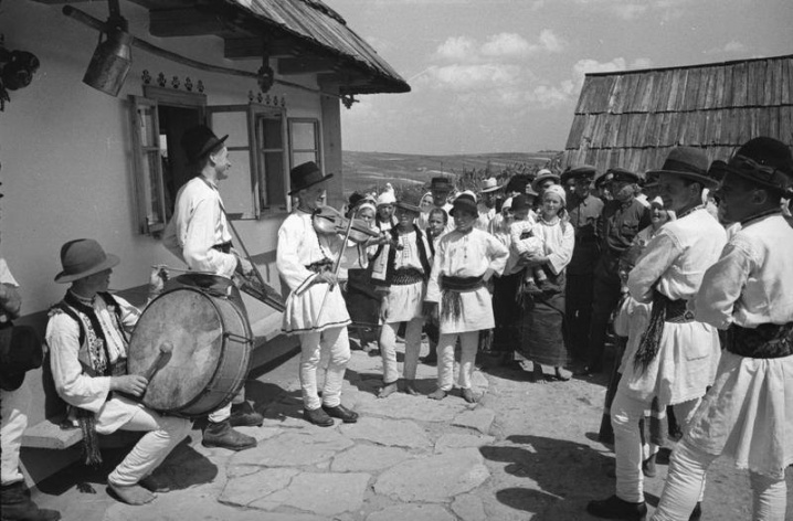 У мережі з'явились рідкісні фото, зроблені на Буковині у 1940 році