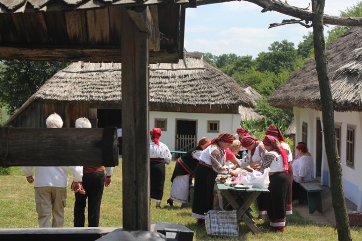 На "Буковинських зустрічах" пригощали народними стравами Польщі, Румунії та Молдови