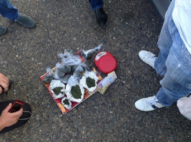 Троє мешканців Хотина поїхали до Чернівців, аби продати наркотики