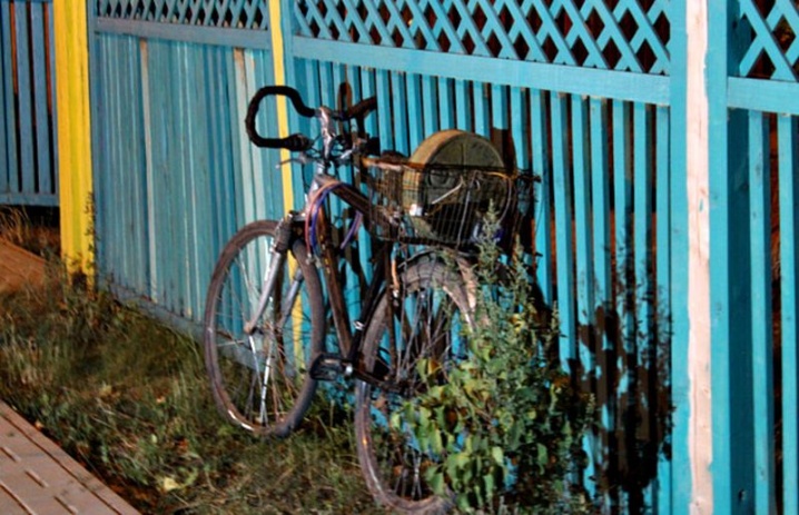 На Буковині поліцейські зупинили п'яного велосипедиста, який віз протитанкову міну
