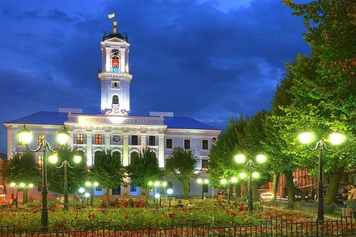 Чернівецька ратуша та «будинок з левами» потрапили до рейтингу найкрасивіших адмінбудівель України