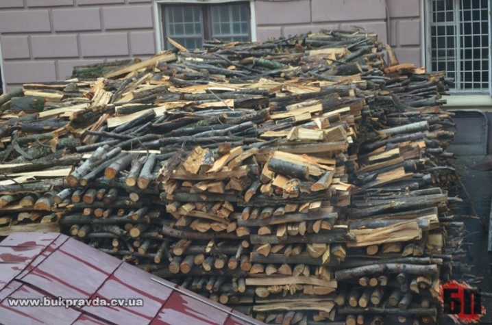 У Чернівецькій ОДА запаслися дровами