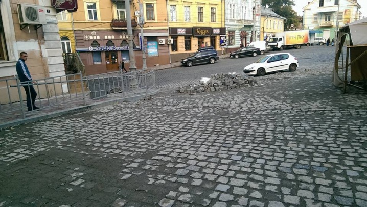 Мешканці Богдана Хмельницького вже не сподіваються, що вулицю відремонтують до Дня міста
