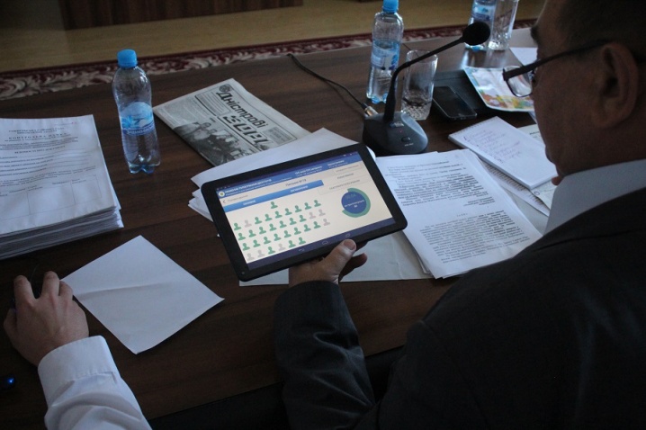 Депутати у Сокирянах будуть голосувати планшетами