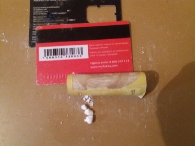 У помешканні чернівчанина знайшли гранату, пістолет та наркотики