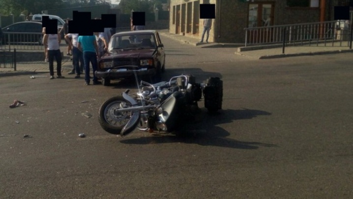 У Кіцмані зіткнулися легковий автомобіль та мотоцикл