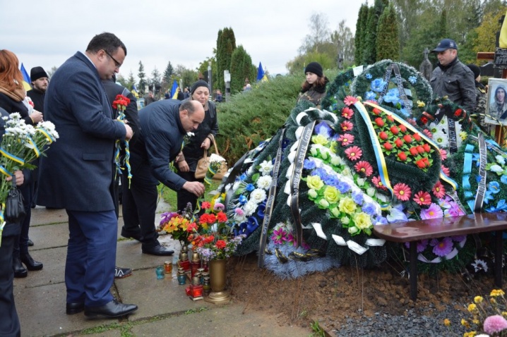 У Чернівцях вшанували Героїв, які загинули, захищаючи Україну