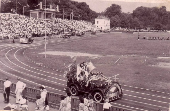 У мережі з'явились унікальні архівні фото стадіону «Буковина» часів СРСР