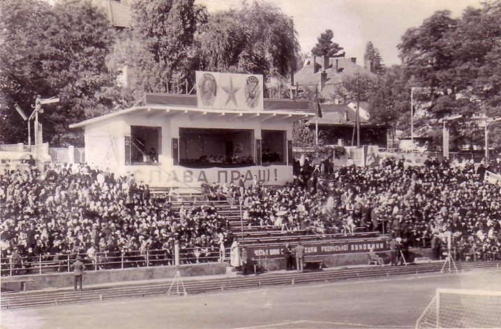 У мережі з'явились унікальні архівні фото стадіону «Буковина» часів СРСР