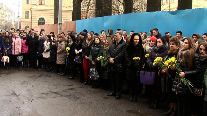 У Чернівцях відкрили меморіальну дошку Ігорю Дмитріву, котрий загинув на Майдані
