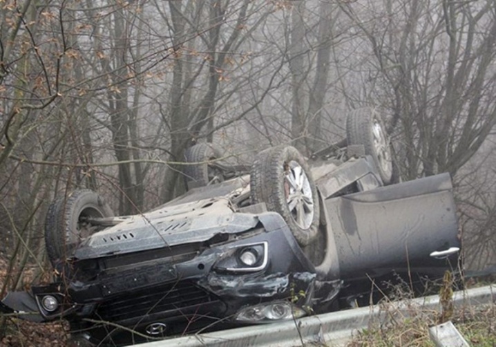 На Хмельниччині перекинувся автомобіль чернівчанина
